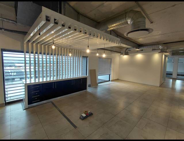 1,349M² OFFICE TO LET IN VORNA VALLEY